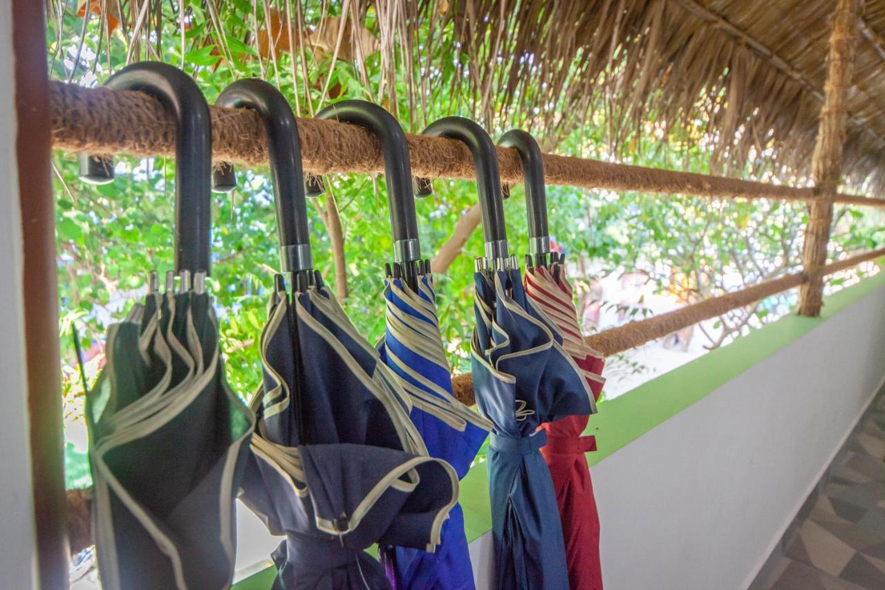 Dhangethi INN Bagian luar foto