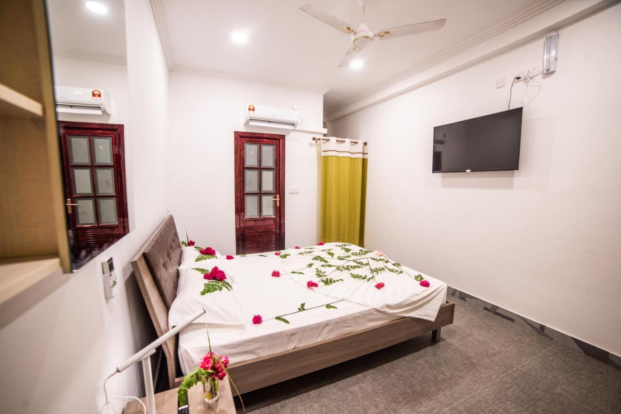 Dhangethi INN Bagian luar foto
