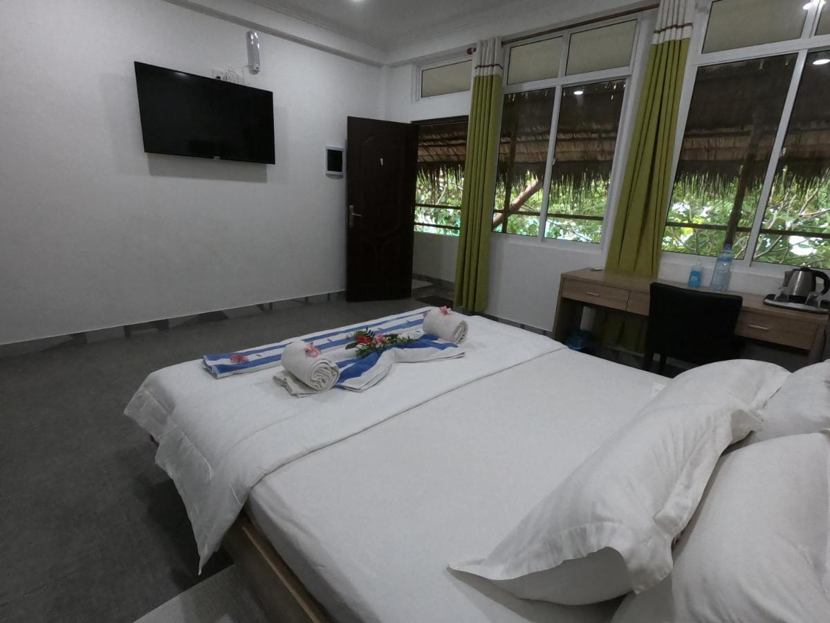 Dhangethi INN Bagian luar foto